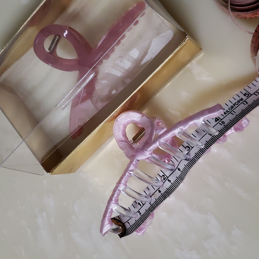 Lady hair style pink color clips